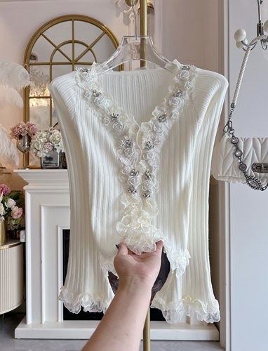 法式气质蕾丝边针织衫女2025秋冬原创重工镶钻修腰显瘦打底衫上衣