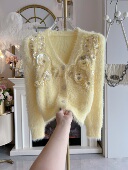 台湾货2025年秋冬设计感重工镶钻宽松v领单排扣水貂绒长袖 毛衣女