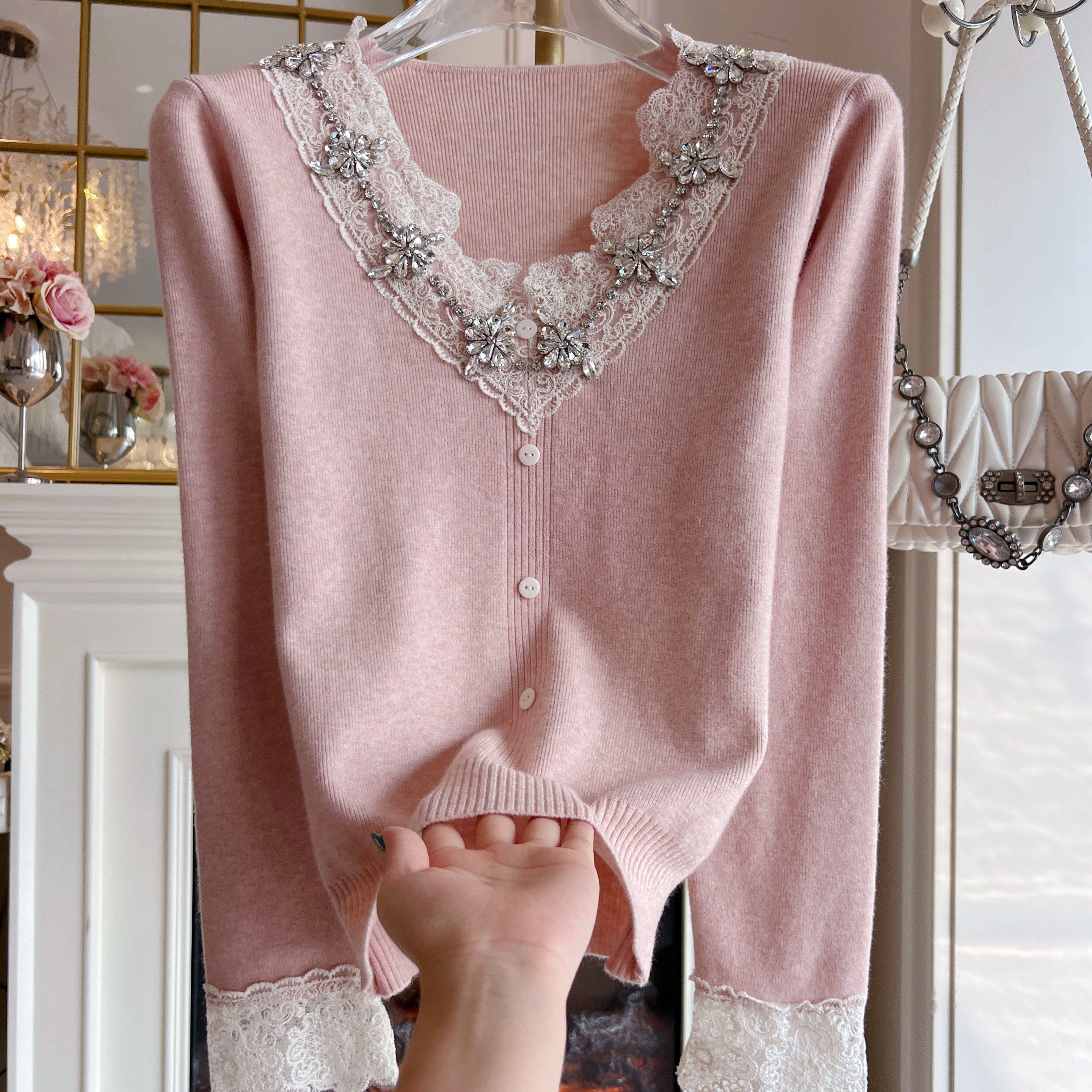 温柔风百搭针织衫女装2025年秋冬新款重工镶钻v领蕾丝边打底毛衣