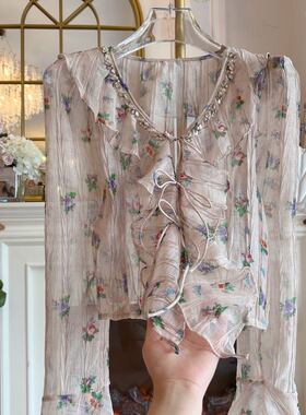 辣妹荷叶边碎花雪纺衫上衣女装设计感重工镶钻系带宽松喇叭袖衬衣