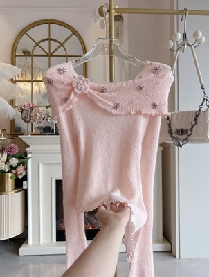 2025年秋季法式重工镶钻一字肩针织衫女修身显瘦长袖马海毛毛衣女