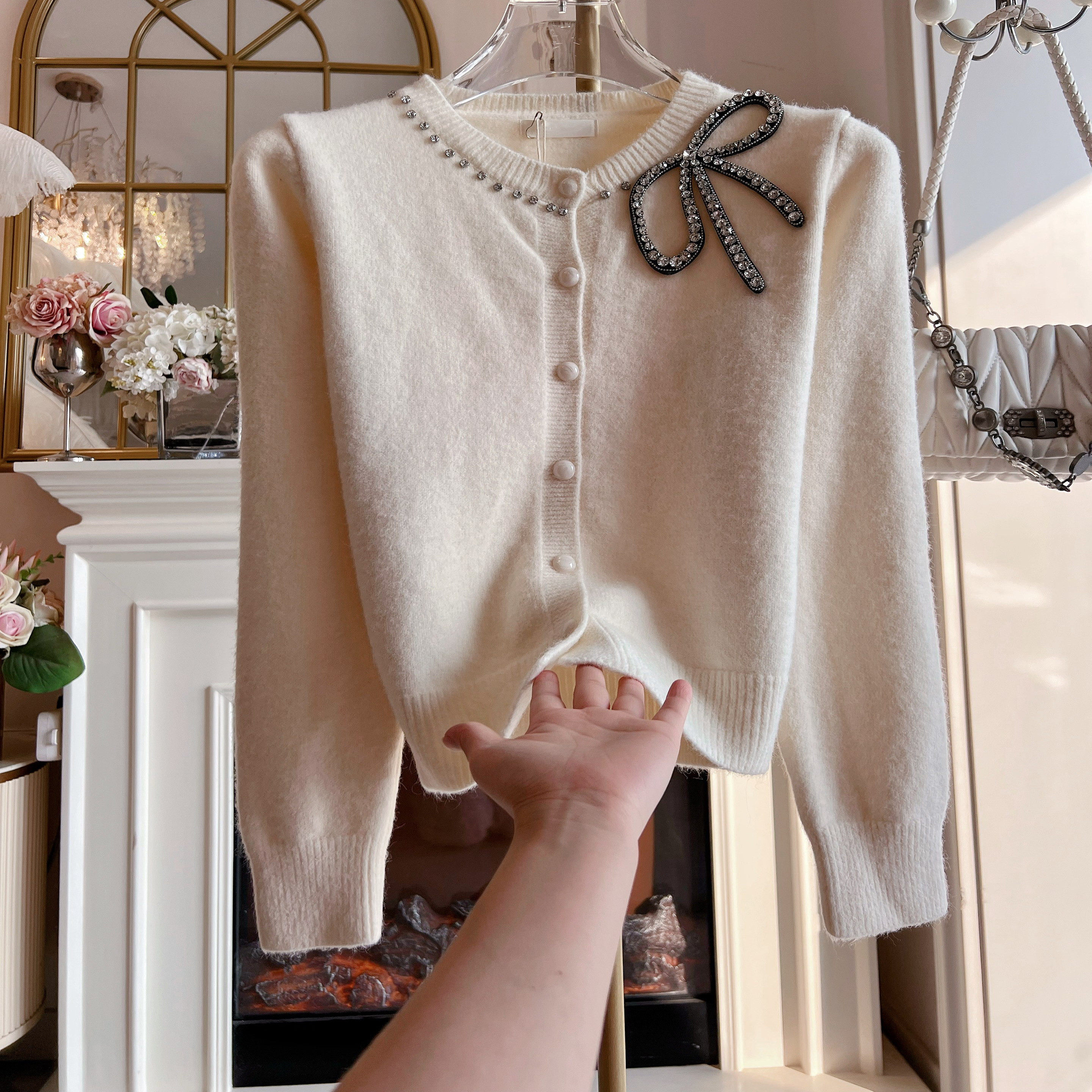 2025年冬季新款重工镶钻蝴蝶结毛衣短外套女宽松单排扣针织衫开衫