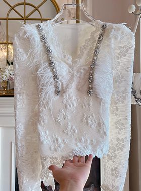 2025年冬季加绒加厚蕾丝衫上衣拼接羽毛水钻白色不规则打底衫女潮