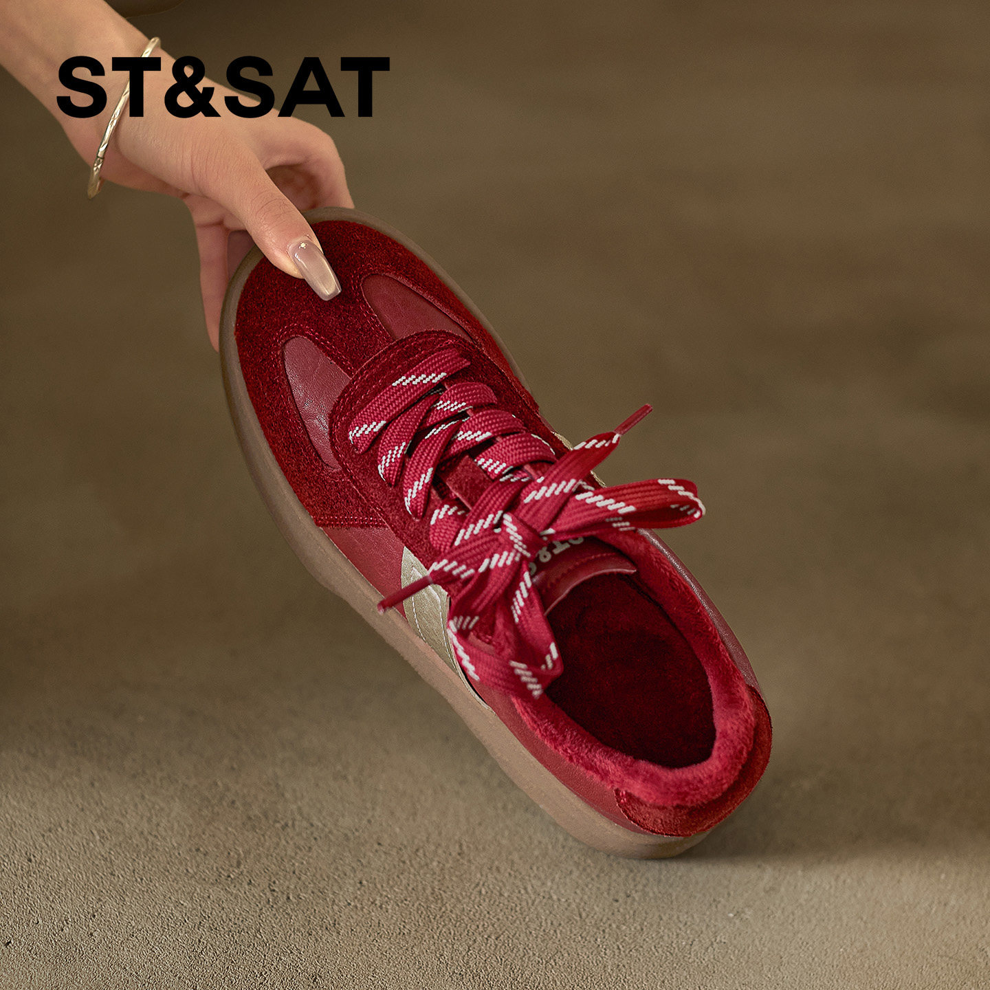 星期六休闲德训鞋女2025春季新款厚底松糕单鞋系带配阔腿裤的鞋子