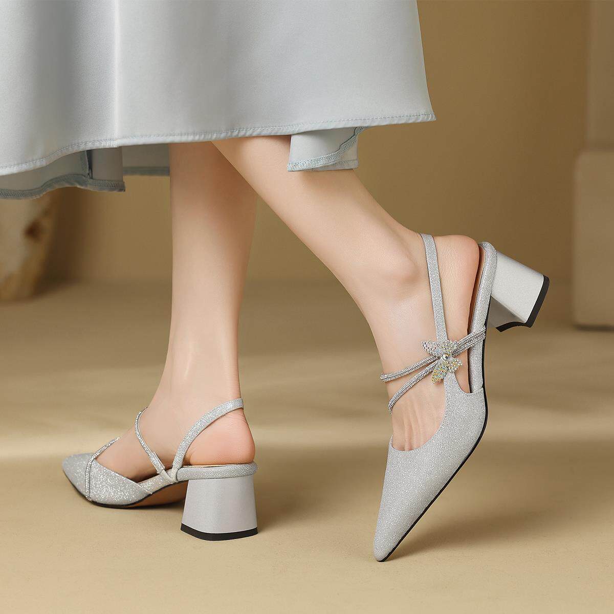 星期六法式绝美条带包头凉鞋女粗跟不累脚夏季配裙子尖头通勤鞋