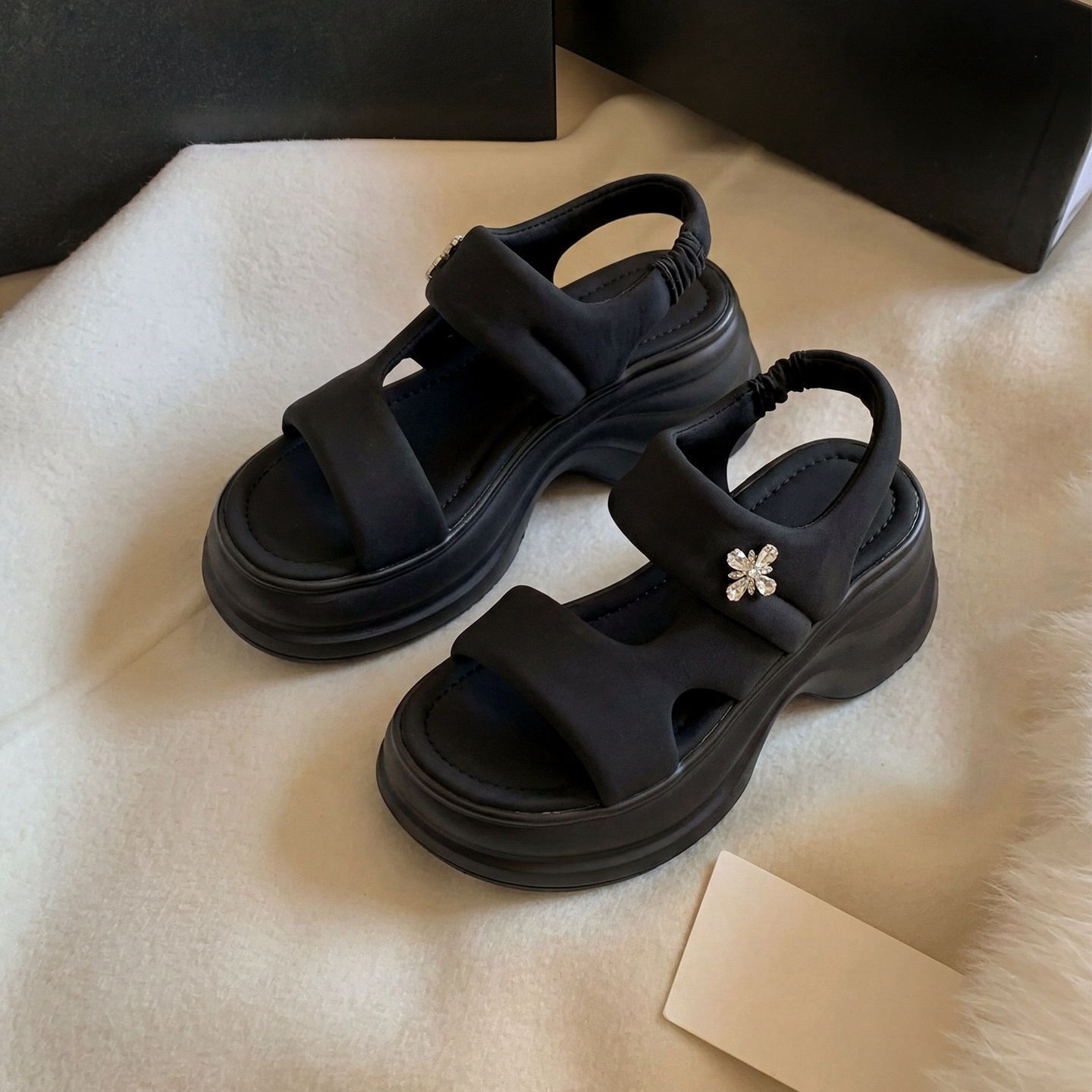 星期六厚底罗马凉鞋女夏外穿时尚高级感黑色沙滩鞋配裙子高跟凉鞋