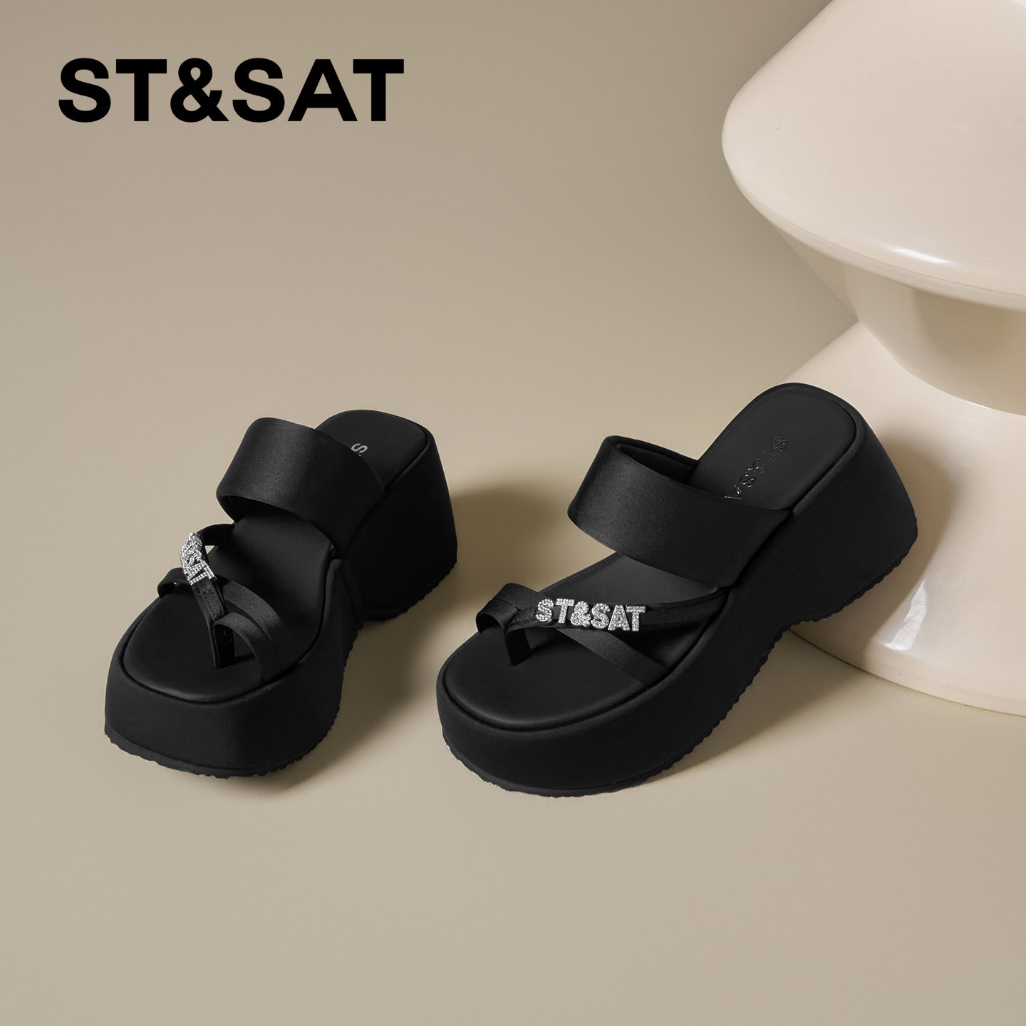 星期六黑色厚底增高夹趾凉拖鞋女2026年夏季新款一字带外穿一字拖