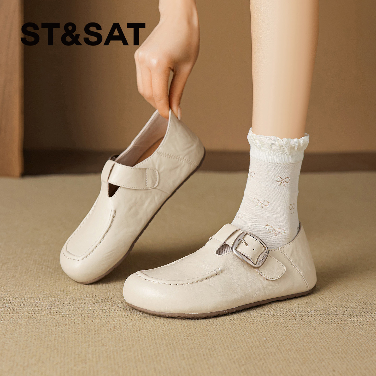 星期六全包勃肯鞋女款2026夏季新款软底轻便小皮鞋搭扣平底乐福鞋