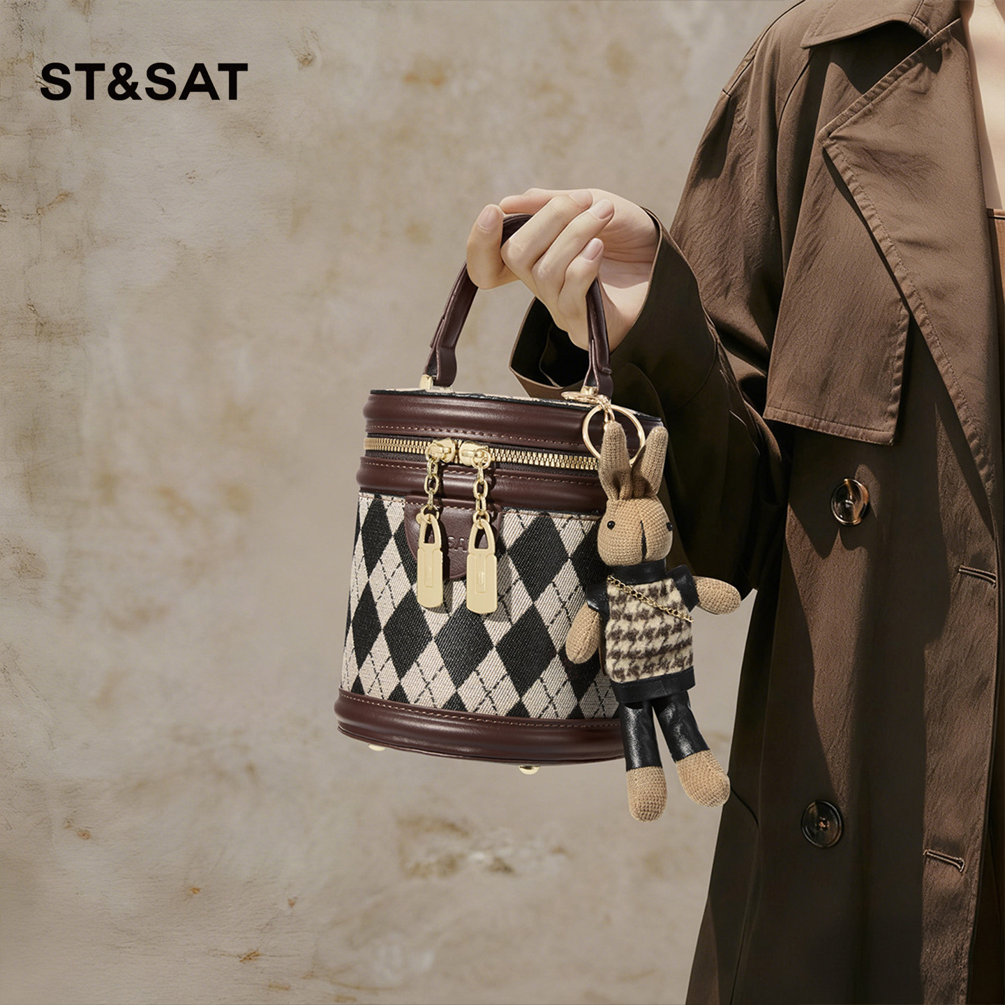 星期六超火发财水桶包女2025秋冬复古潮手提时尚女式圆筒斜挎小包