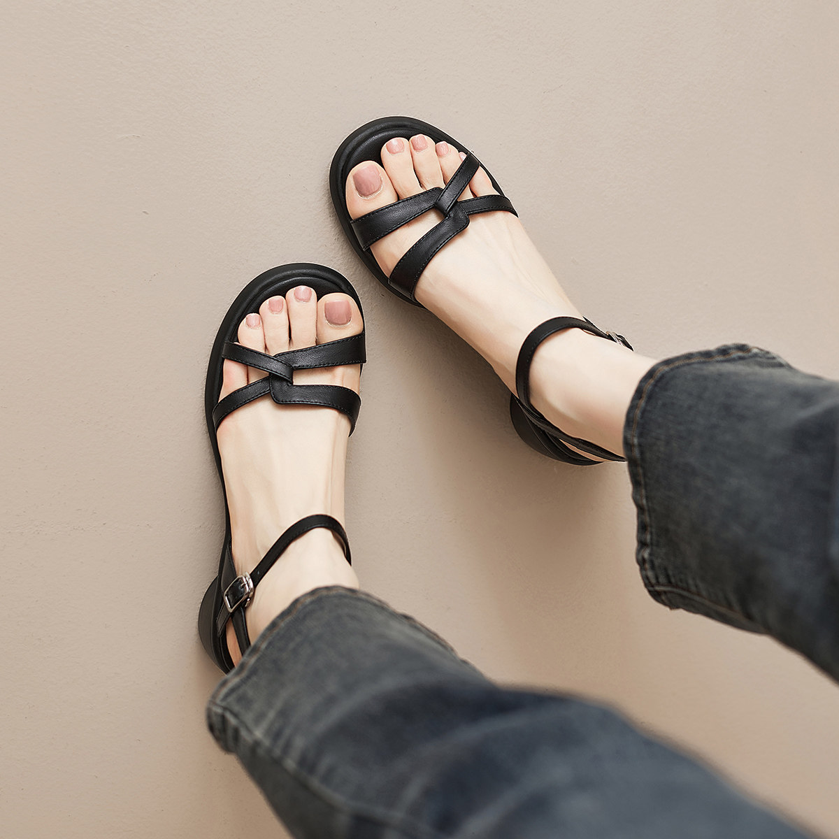 星期六法式绝美休闲凉鞋女真皮新款夏季粗跟不累脚软底上班通勤鞋