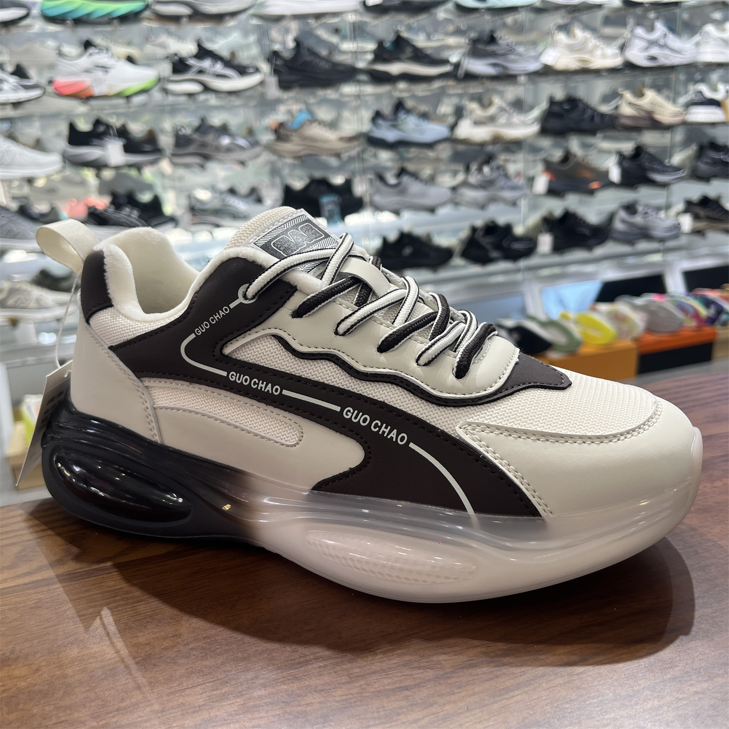 捡漏实体店200+撤柜冬季加保暖软底减震运动休闲鞋日常百搭男鞋