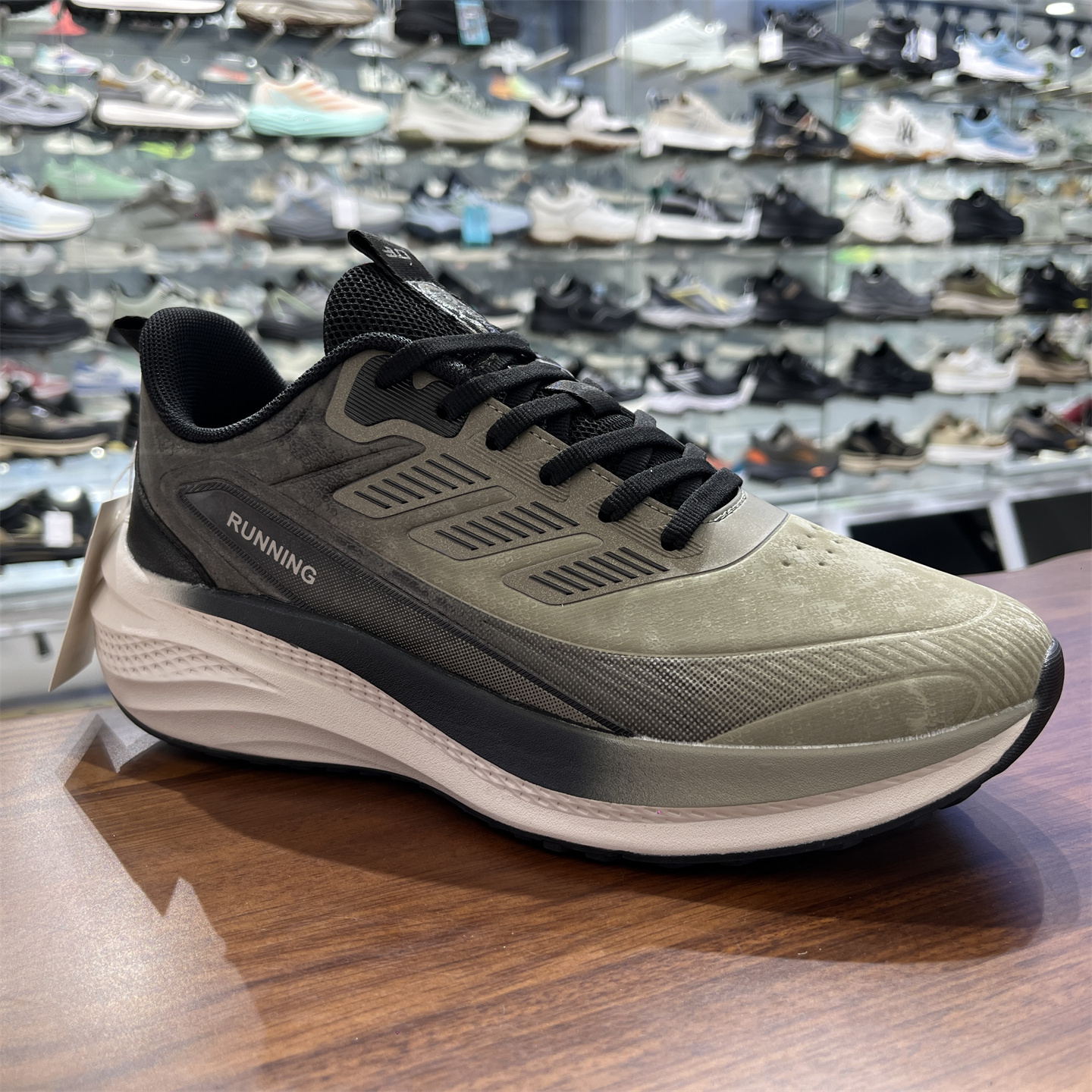 捡漏实体店190+撤柜秋冬季皮面软底减震老爹鞋日常运动休闲男鞋