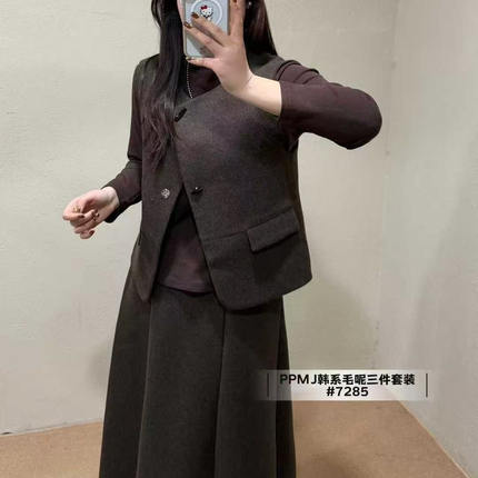 18号上新~三件套灰咖色三件套马甲半裙打底衫套装25新款大码7285