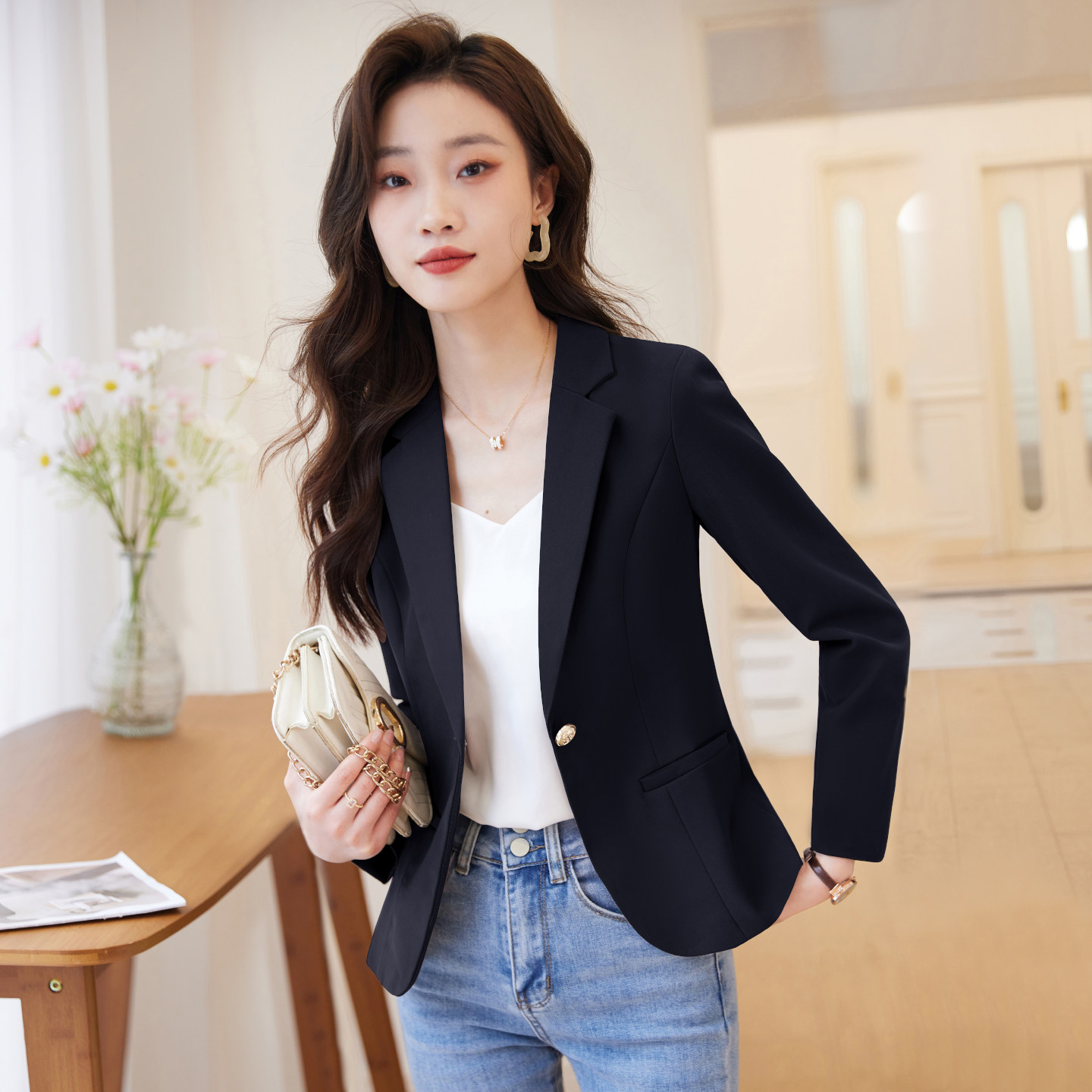 黑色西装外套女秋2026新款高级感上衣小个子短款休闲女士西服套装