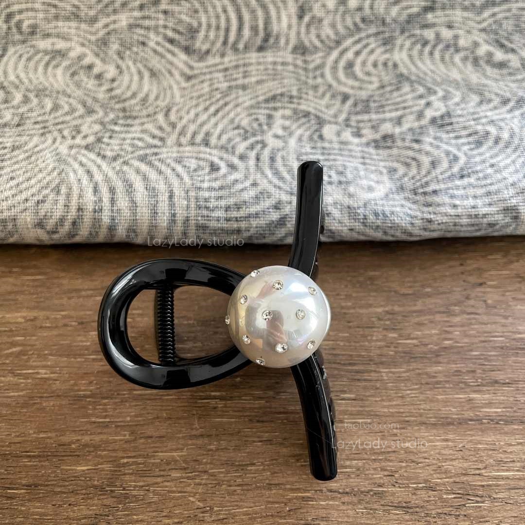 清！原20 精致贝壳质感半珠子气质抓夹 盘发后脑勺鲨鱼夹慵懒女