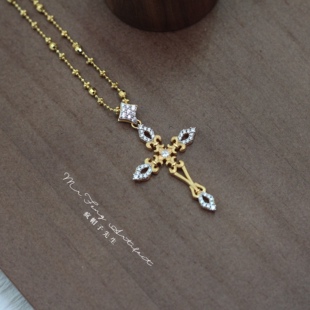 小众轻奢时尚925银镀18K金镂空高级拉丝鸢尾花镶钻十字架项链吊坠