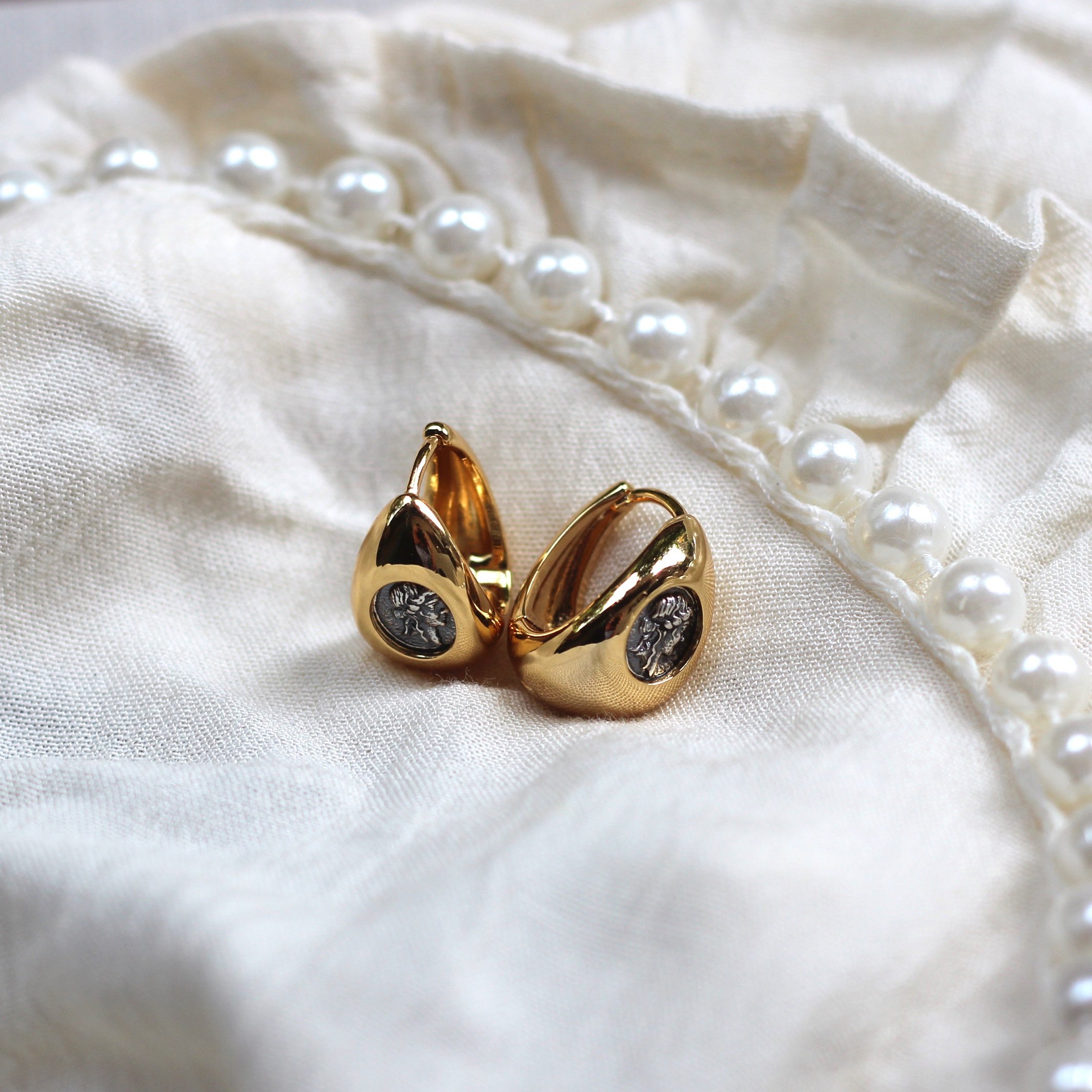 s925银镀金轻珠宝水泽仙女古币水滴小耳扣耳环