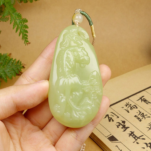 【天石玉器】和田玉虎虎生威生肖虎挂件吊坠61.111g