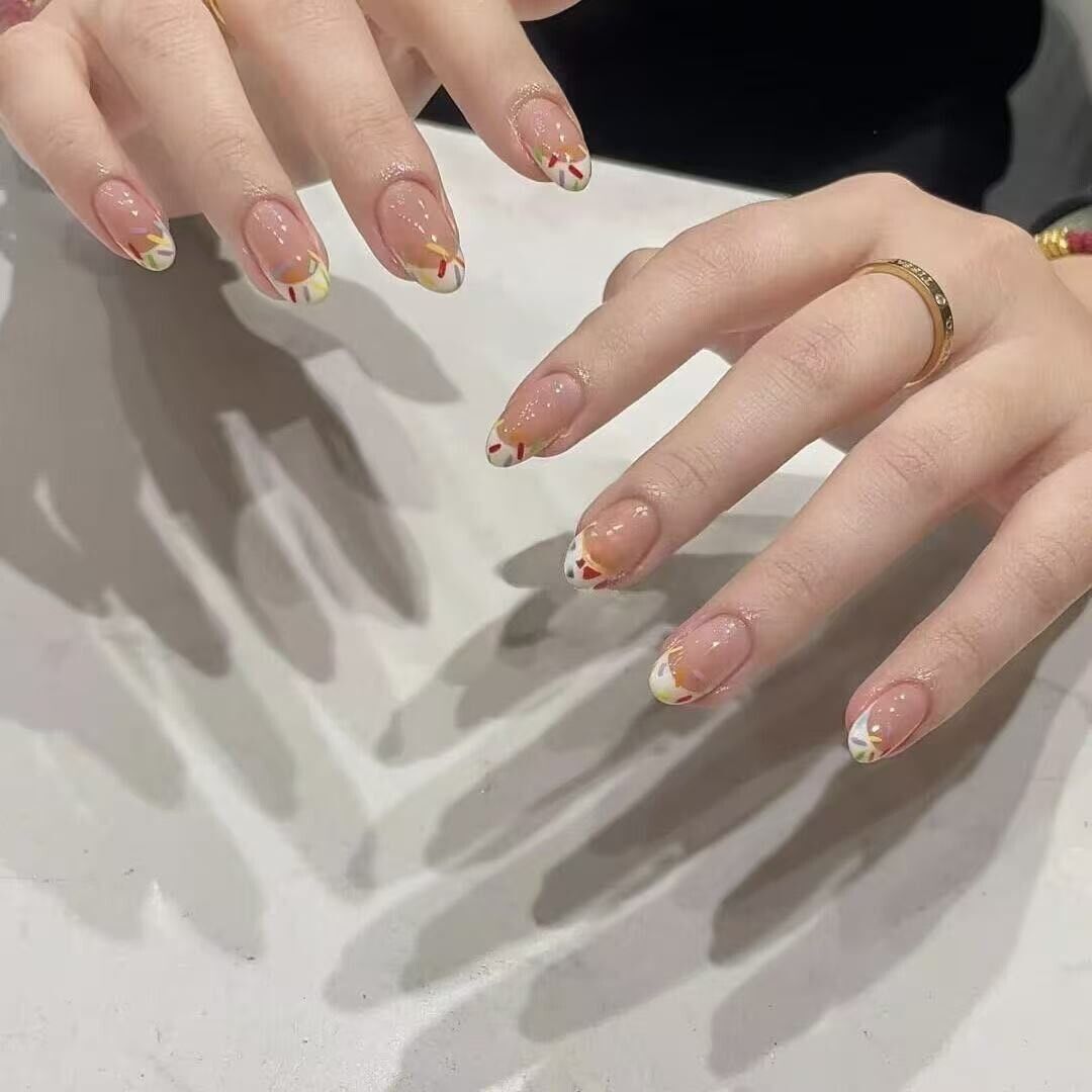 多彩法式穿戴可爱简约显白彩虹美甲热门氛围感婚纱照