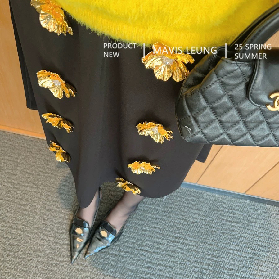 MAVIS LEUNG 富贵迷人眼 靓丽黄毛毛兔绒宽松上衣+立体花朵半裙