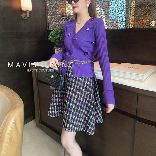 MAVIS LEUNG 色调美到骨子里 葡萄紫立体亮片针织+粗花呢半身裙