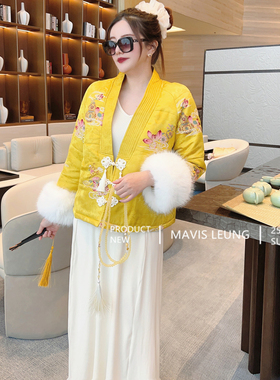 MAVIS LEUNG 吉祥如意 莲花葫芦刺绣靓黄色新中式盘扣宽松棉外套