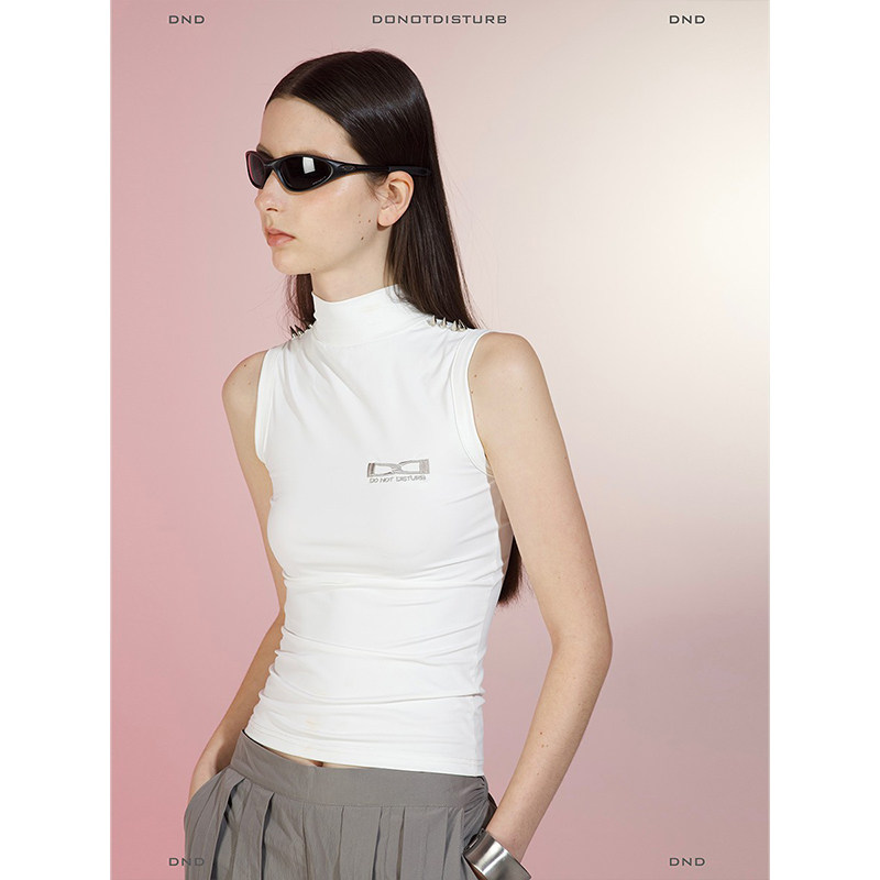 DONOTDISTURB纯色百搭半高领刺绣百搭马甲背心