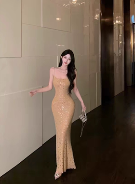 重工镶钻吊带连衣裙女 性感纯欲风短裙内搭裙紧身收腰包臀裙子
