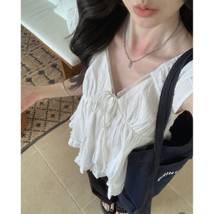 木耳边蕾丝拼接v领小飞袖衬衫女夏季设计感系带衬衣白色宽松上衣