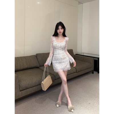 蕾丝拼接方领长袖连衣裙女秋冬白色修身短裙纯欲收腰显瘦包臀裙子
