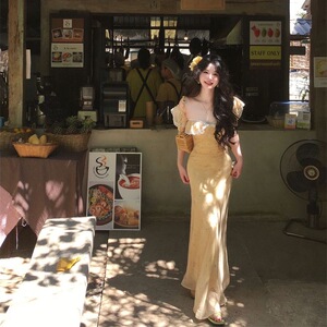 法式温柔风收腰蕾丝边无袖连衣裙气质春季度假绝美收腰显瘦长裙女