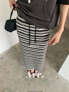 Arr Amy韩代 25fw 东大门 条纹抽绳 螺纹棉 后开衩 半身长裙 休闲