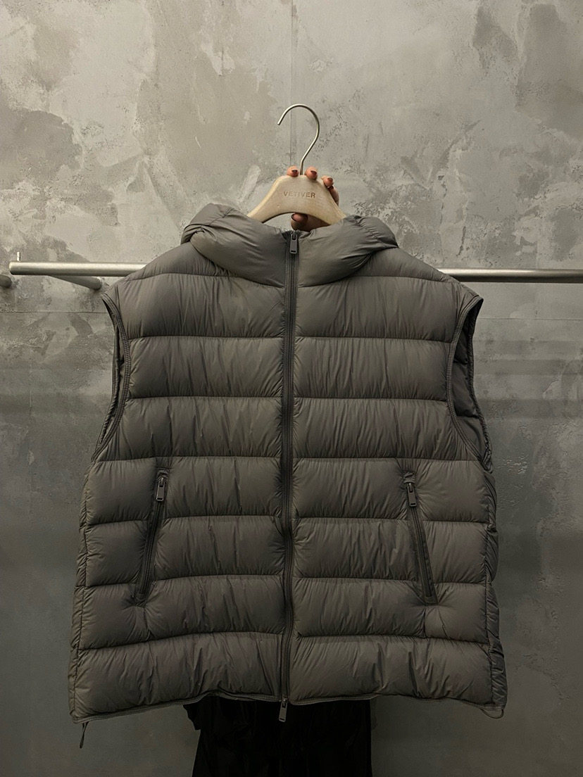the vetiver Amy韩代 26fw 东大门 纯色立连帽 羽绒马甲背心 洋气