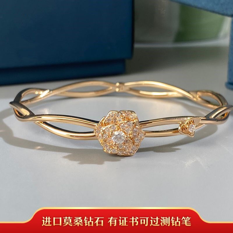 au750玫瑰金山茶花手镯d色莫桑石简约镂空玫瑰花满钻藤蔓手环女款
