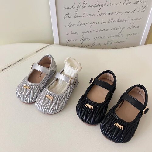 韩版皱面小香风童鞋2025春秋女童小皮鞋儿童公主小单鞋宝宝豆豆鞋