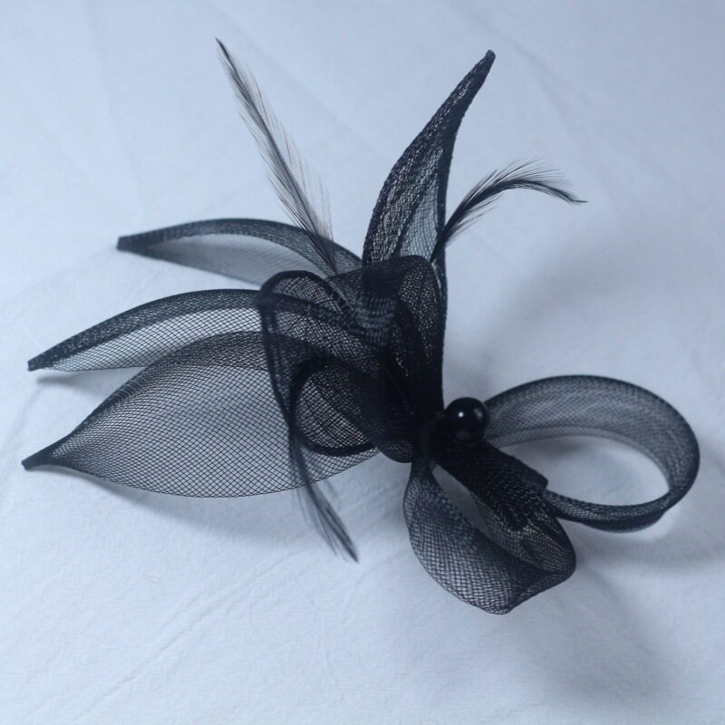 旗左 复古优雅英国头饰日常款羽毛网纱小金鱼发夹黑色