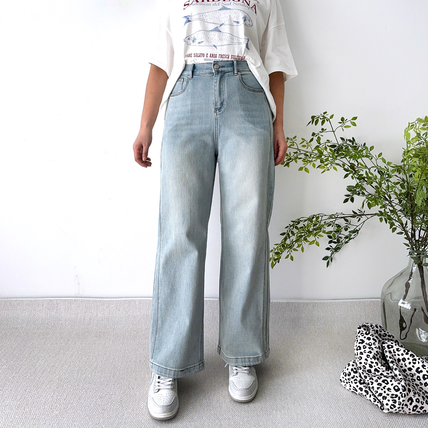 大码女装直筒窄版牛仔裤女春季浅蓝色拖地裤显瘦女裤胖mm阔腿裤子