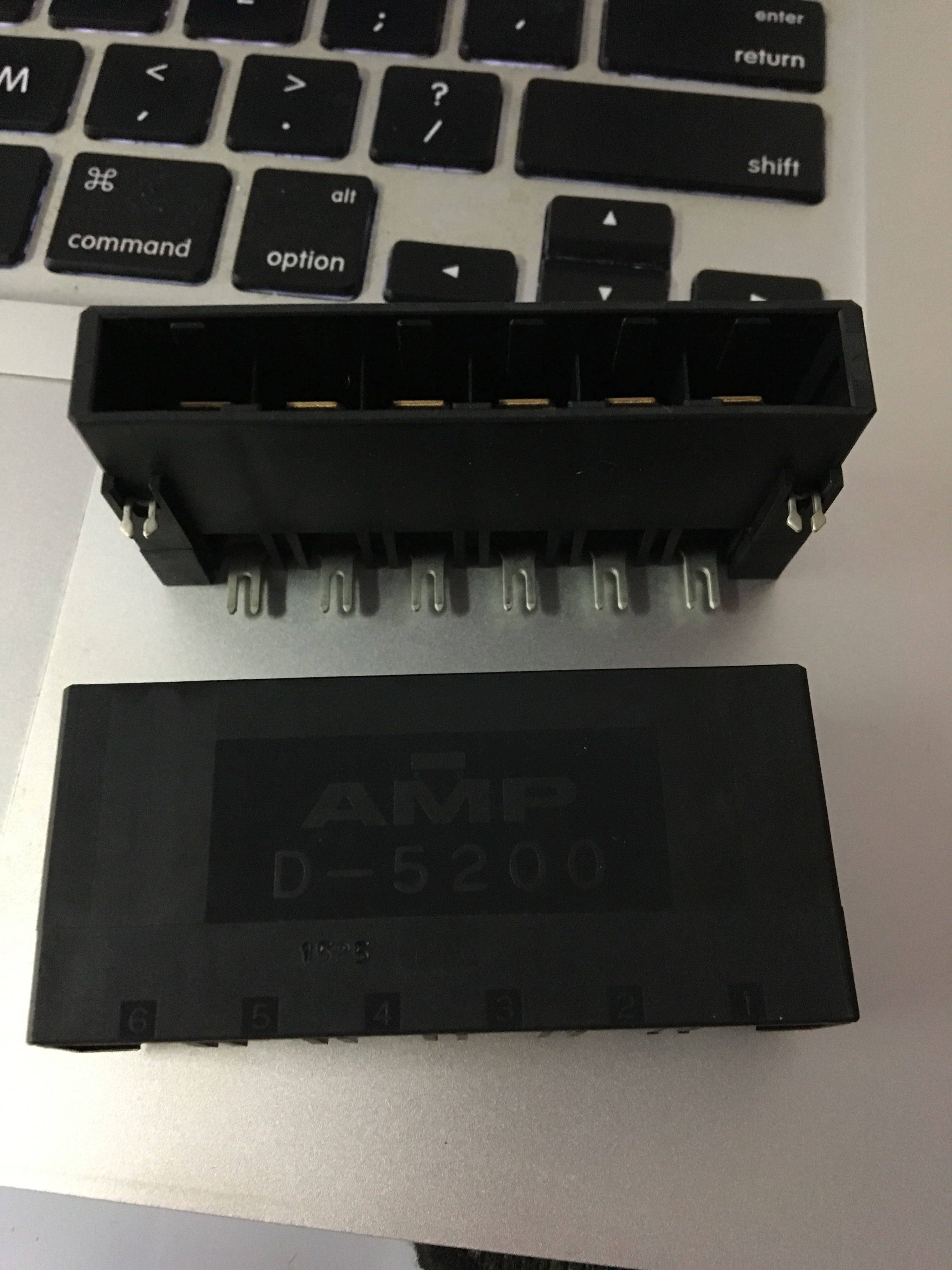 1-179959-3 AMP D-5200 6针 弯脚 直拍