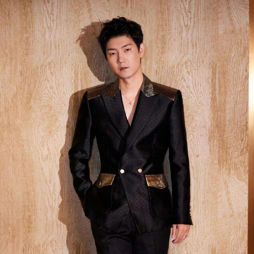 明星同款男士戗驳领流光金鳞拼接设计西服时尚都市气质穿搭西装潮