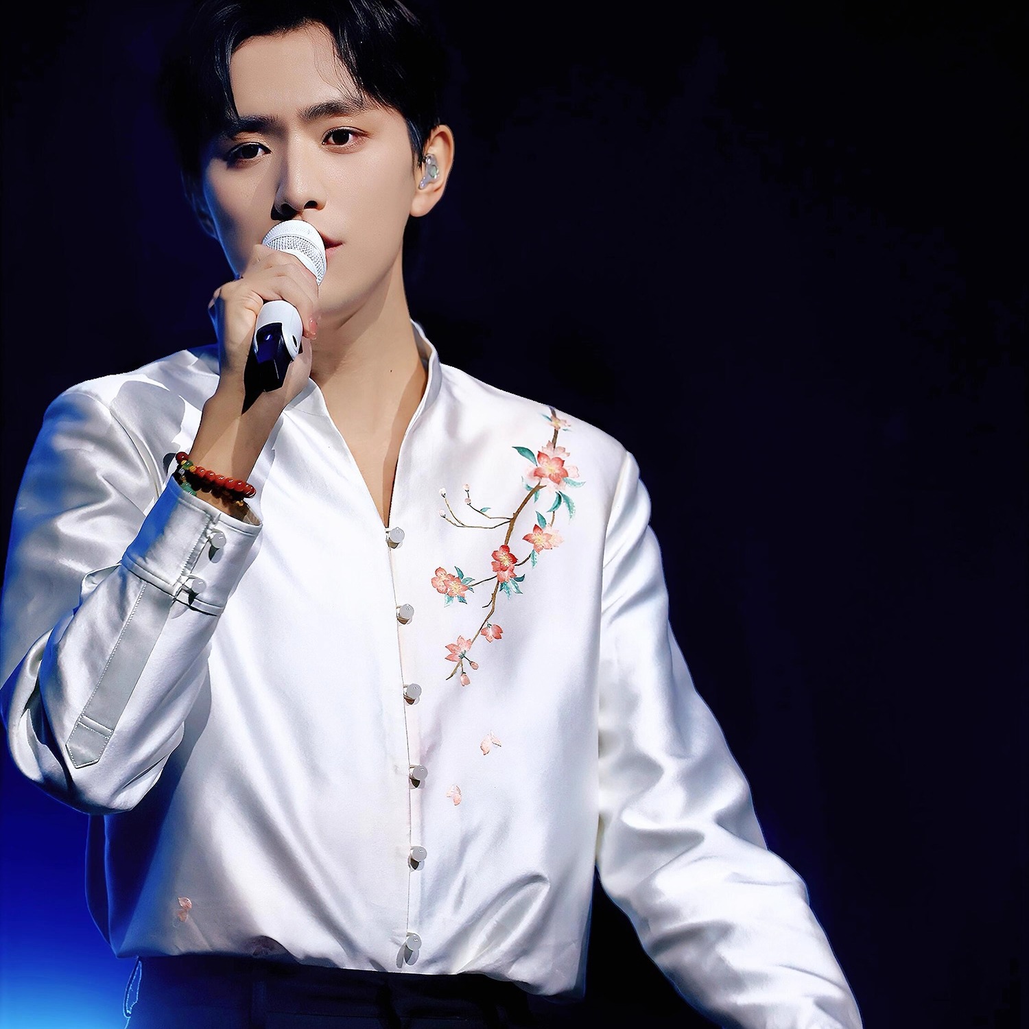 王敬轩明星同款男士白色【海棠花开】舞蹈演出立领开衫刺绣衬衣潮