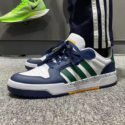 阿迪达斯休闲板鞋adidas