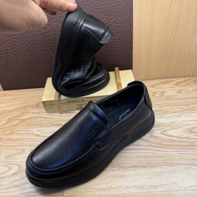 外贸皮鞋男秋冬款商务休闲男鞋真皮加绒保暖舒适办公一脚蹬通勤鞋