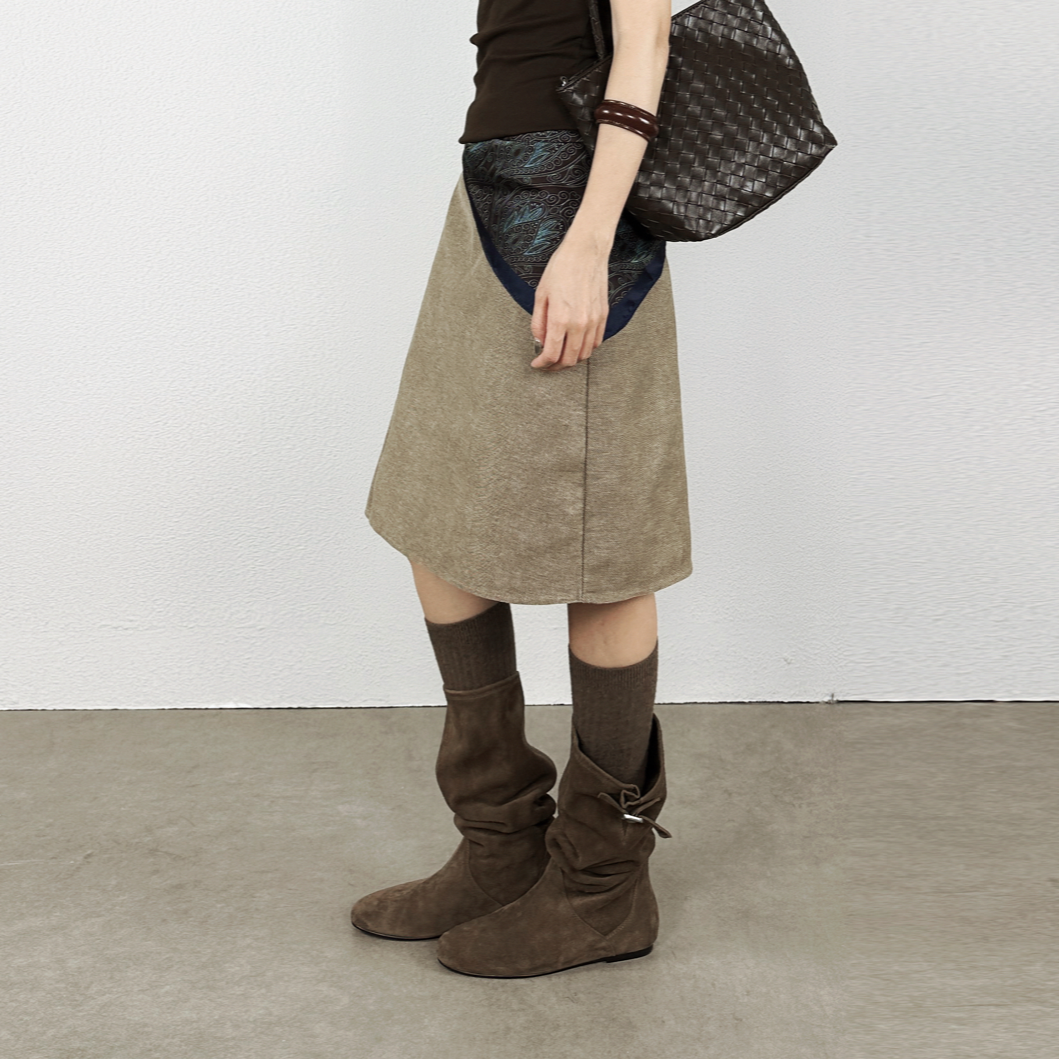 尢系UXI 2025早秋复古休闲丝巾叠穿设计百搭中长款半身裙