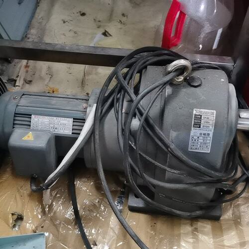 议价豪鑫400W三相异步电机+联成GH-40齿轮减速机一套型号可维修