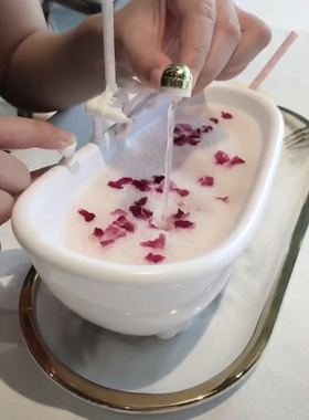 抖音网红餐厅创意餐具 奶昔意境菜 白色浴缸 可喷水 冷饮 盘子