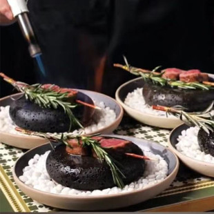 创意红复古烤肉创意西餐火山石摆盘饰点缀红柳签红柳枝羊肉串签子