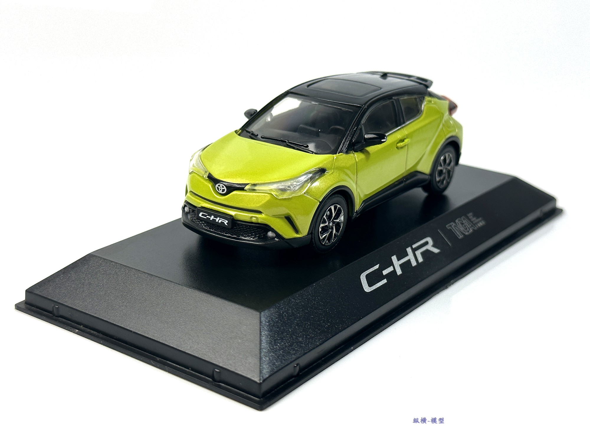 1:43原厂广汽丰田 chr toyota c-hr 双色 合金汽车模型