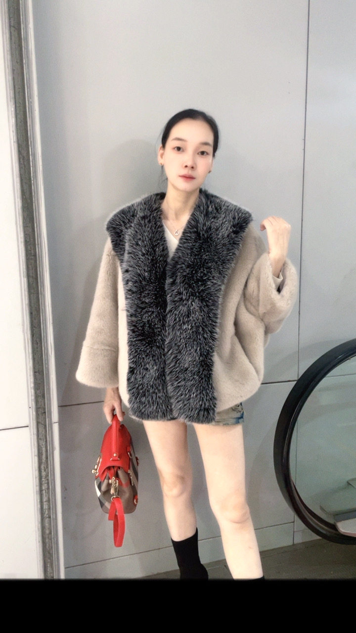 个写貂绒皮草外套女进口欧貂米兰貂绒仿水貂短款大毛领大衣狐狸毛