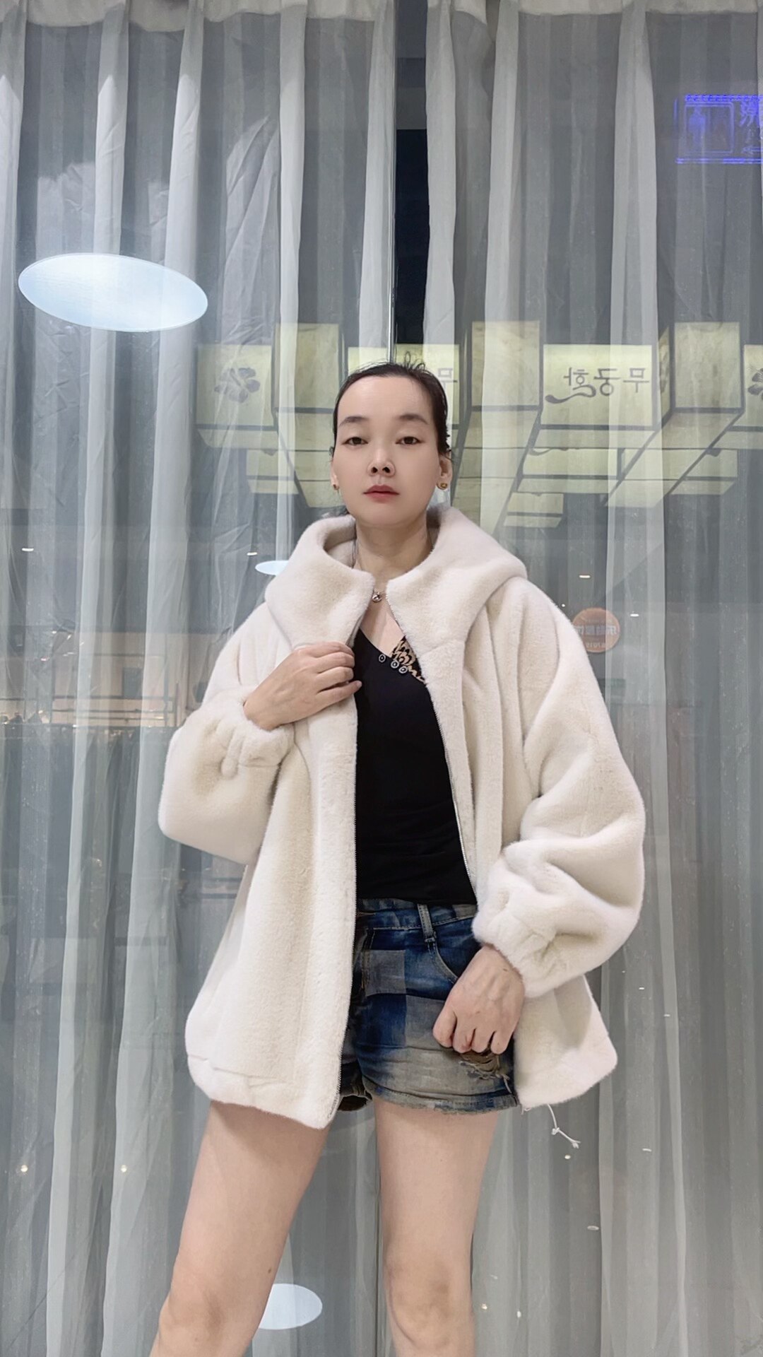 2025新款皮毛一体外套女中款连帽宽版环保米兰貂欧貂绒时尚拉链款