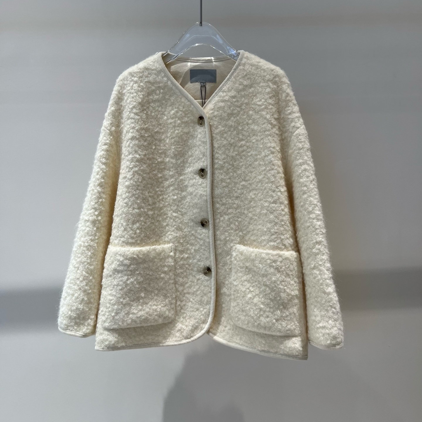 时尚百搭宽松显瘦圆领亲肤款外套